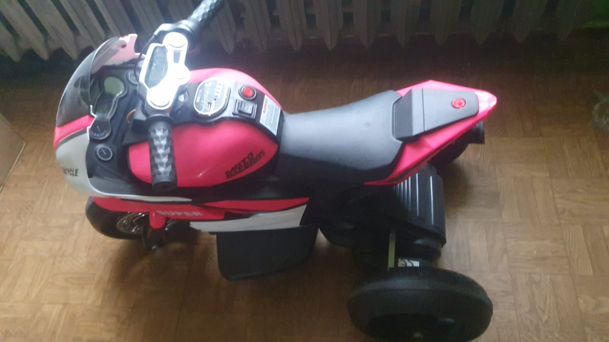 Motorek na akumulator dla dziecka – kolor różowy Używany