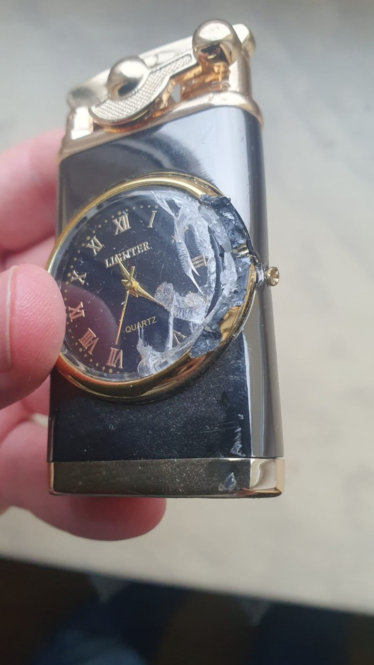 Metalowa Zapalniczka z Zegarkiem - Uszkodzona