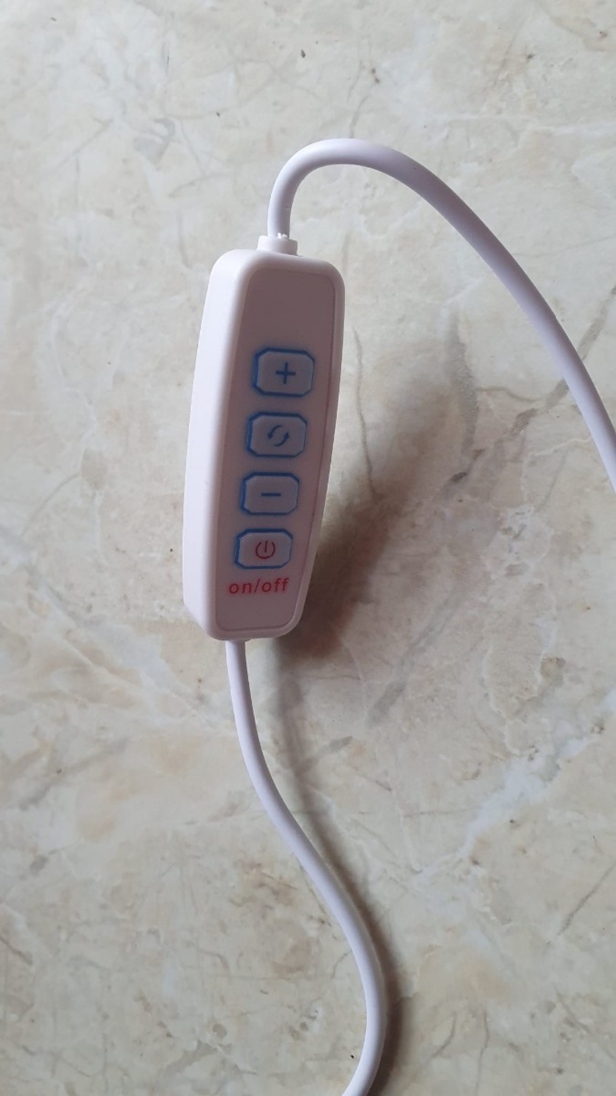 Kabelek, przełęcznik z Tolaetki kosmetycznej z ładowarką. Jest to część z używanej toaletki kosmetyc