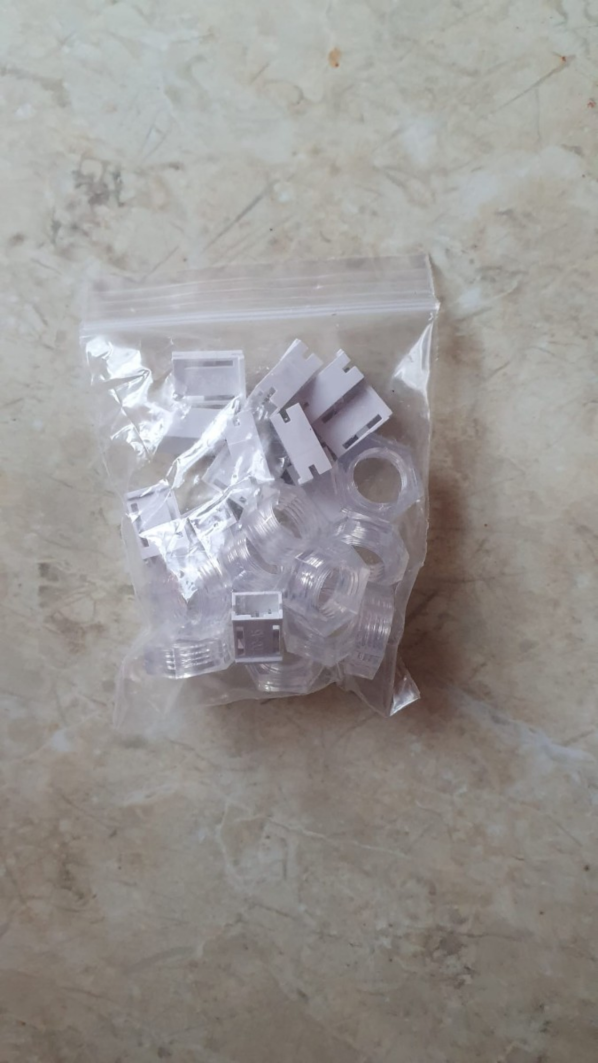 Zestaw elementów montażowych do toaletki kosmetycznej – nowy, nieużywany