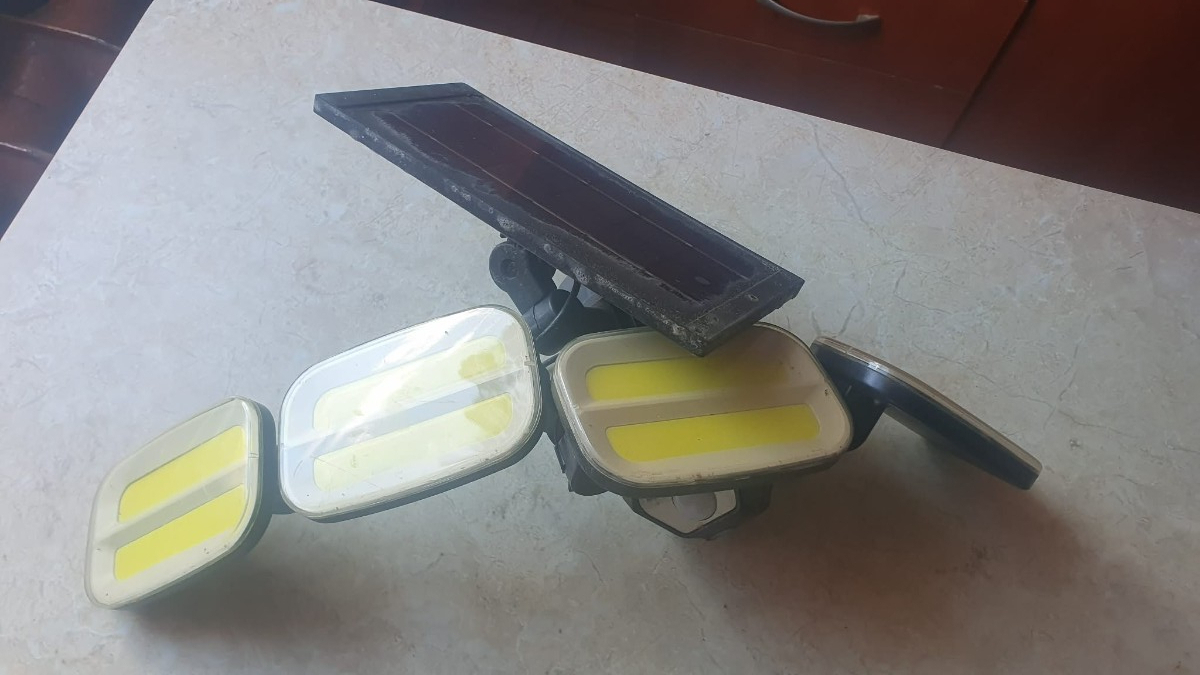 Lampa solarna LED 4 Head Solar Sensor Light – uszkodzona